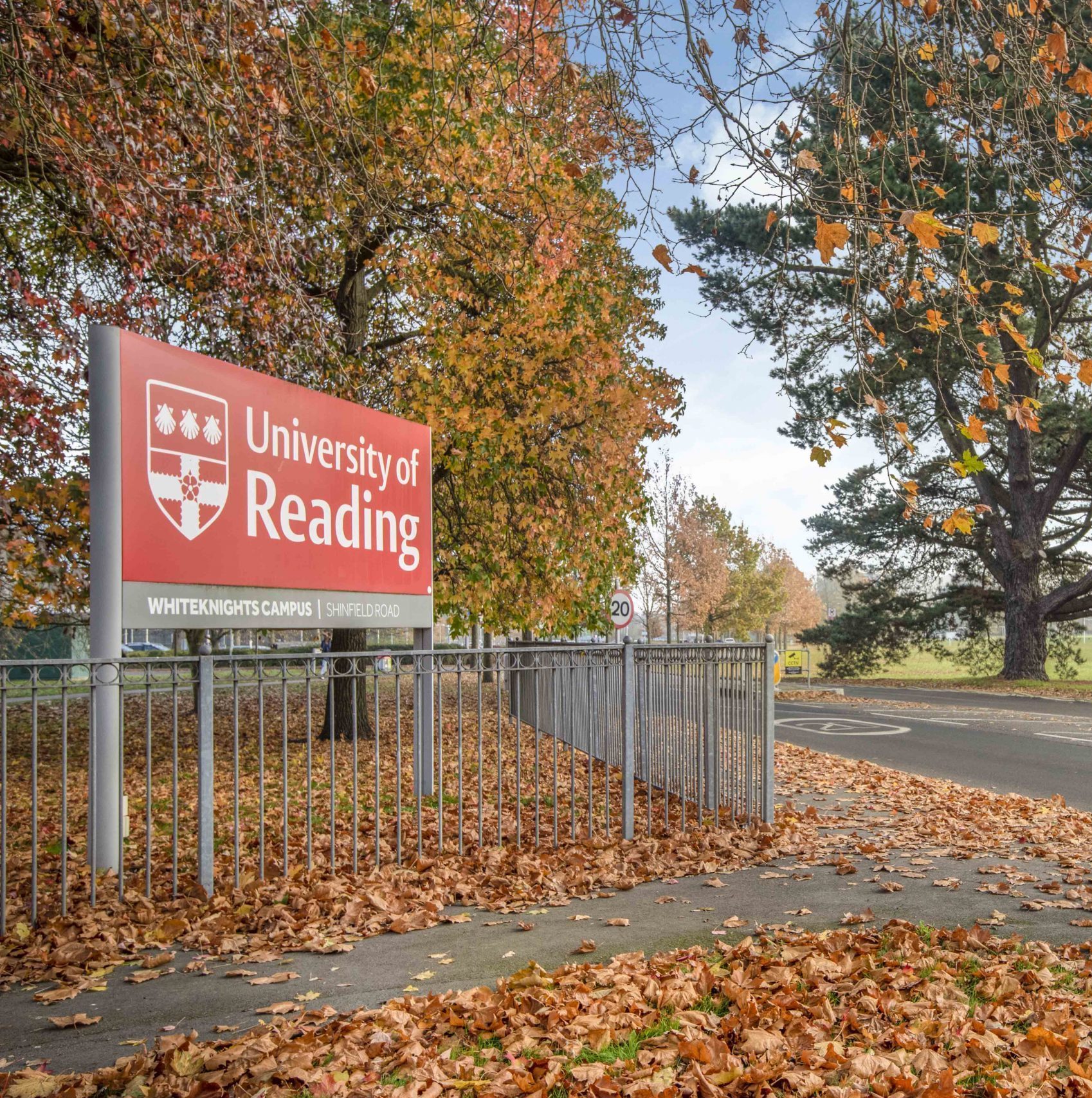 reading uni sign autumn