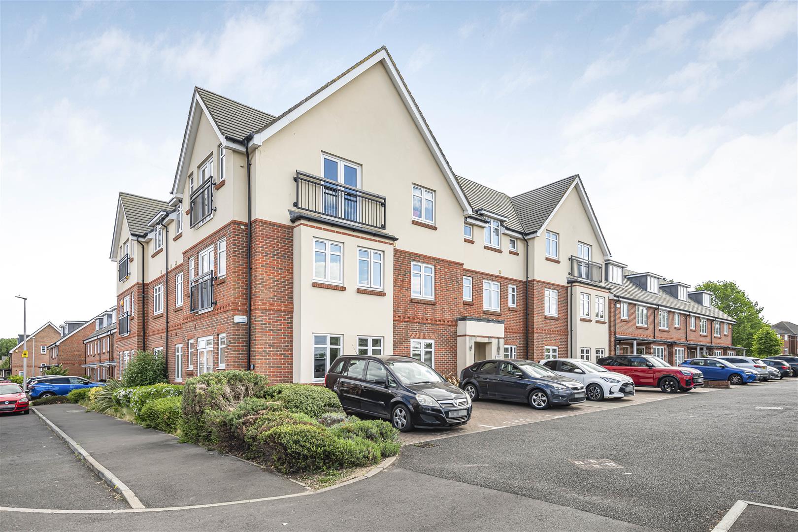 Louden Square, Earley, Reading, RG6